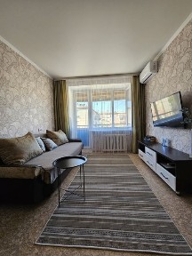 В центре 1-комн. рядом с ДК посуточно