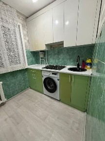 Продам 2 ком 2/5 в р-оне 17 школы