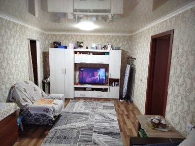 // 2 комн. кв. в 7 микр. пр. Момышулы на 1 эт. с балконом