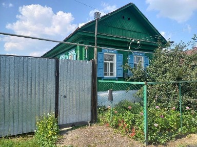 дом центр, 61,7 кв. м., 3 комнаты, кухня, веранда, санузел, газ, вода