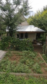 Продам дом вдоль дороги.
