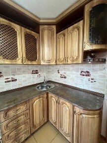 Продаю 3 ком. квартиру. Кухня 9 кв. м., комнаты раздельные. 19 мик-он