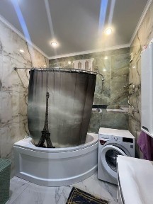 Продаются квартира 4 комн удобное расположение все рядом школа садик.