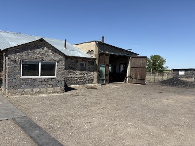 Продается дом под крестьянское хозяйство