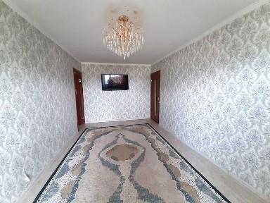 2-комн. квартира по Республике, напротив Ледового дворца