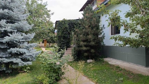 Продам дом 600 кв. м. пос. Райымбек