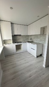 Продам трех комнатную квартиру в центре