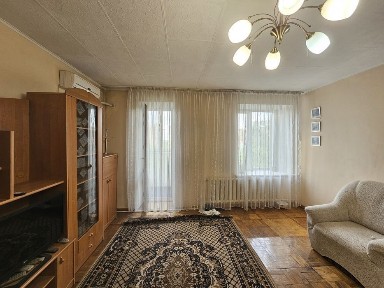 Продаю четырёхкомнатную квартиру улучшенной планировки на ул. Язева 10