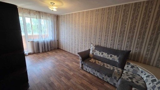 Продам 1-ком улучшенную в 7 мкр! 33 квадрата! 1990 год!
