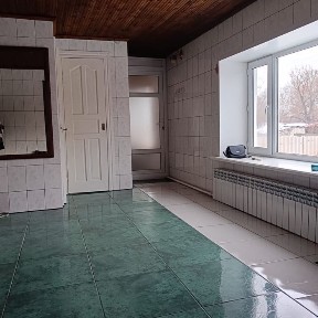 Продам дом с большим помешением под цех или сарай