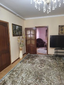 Продается дом (коттедж) с землёй.