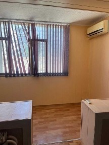 Продам 3ком. квартиру 13 микр 35 дом подьездный дом 1 этаж.