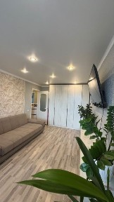 Продам 2х ком квартиру 3/5 не угловая.