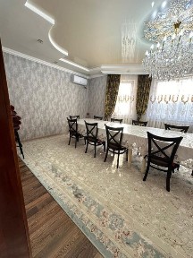 Срочно продаётся 2-этажный дом в районе Пахтакор-1!