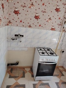 Продам 2х комнатную квартиру на первом этаже Качар 1мкр дом42