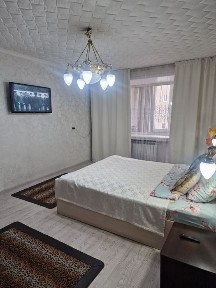 г. Семей. район 1000 мел. Сдам на сутки Бабатайулы
