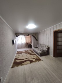 Продаётся 3 комнатная 6 мкр 32 дом