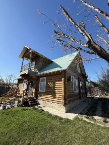 Продается уютный деревянный дом с плодотворным огородом на берегу реки