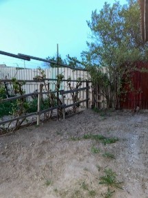 Срочно Продаётся Дача, Красный камень