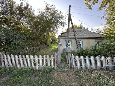 В самом центре села Калбатау продается жилой дом с надворными постройк