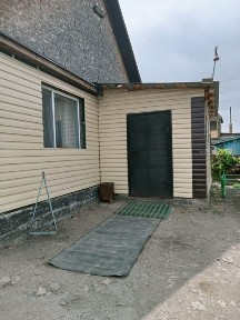 Продается либо на обмен дом по кр. яр трассе с дачной стороны