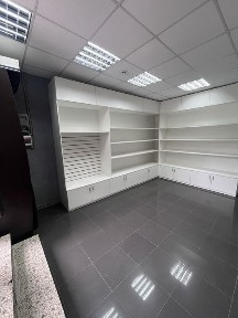магазин в центре, бутик, проходимое место