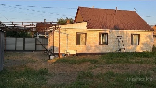 Продается дом с большим участком земли