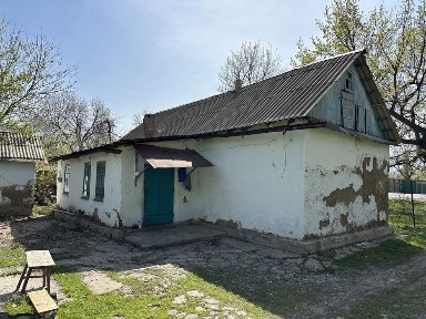 Продаеться 2 участка с домом вдоль дороги! Общий 27 сотых!