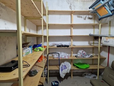 Продам кладовку в жк G park Family оборудованная и стелажи.