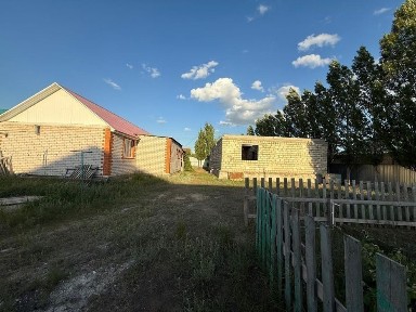 Продам теплый, уютный дом в ж/м Заречный-3. Во дворе имеется гараж на