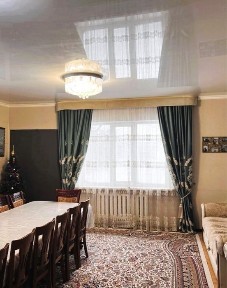 Продается двухуровневый коттедж, с подвальным помещением и мансардой.