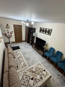 Срочно продается 3х комнатная квартира на 2 этаже 1 мкр 5 дом
