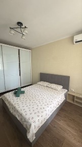 Сдаетс квартира посуточно на против Алмата арена