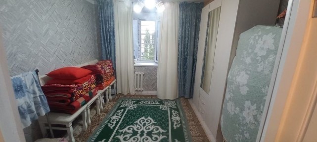 Акмешит 31, 2 бөлмелі үй сатылады