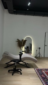 Сдаю рабочие места, кушетки в аренду. В уютной студии в Алматы