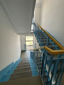 Левый берег 2 комн 3 этаж