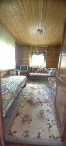 Отдельно стоящие деревянные домики.