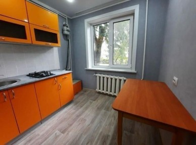 Продам 1 комн квартиру в районе народные окна!