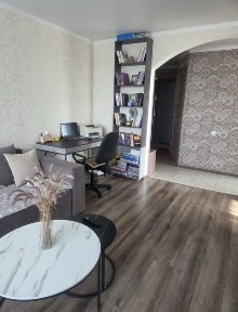Продается 2-комнатная квартира в мкр. 2-21