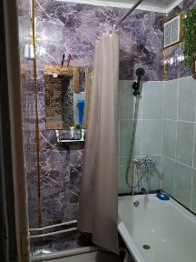 Продам двухкомнатную в центре