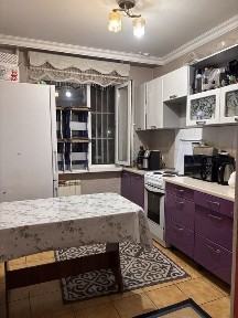 Квартира прохладная, 2 этаж. Расположен на углу Чокина- 1 мая. 22,39 ш