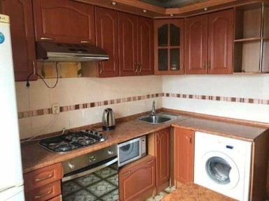 Сдам 3 ком. Карасай 5/10 мебелир. техника маш. -авт. 170 тыс. +ком