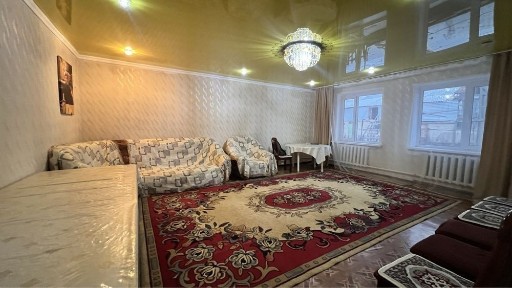 На Царском продается 6 комнатный 2х этажный дом