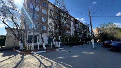 В центре дом Народного банка продаётся 2х комнатная квартира на 4 этаж
