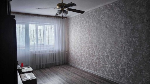 Продам 2 ком квартиру в 6 микрорайоне (район Центрального рынка)