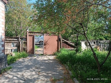 Продается частный дом, возле речки, в районе городка
