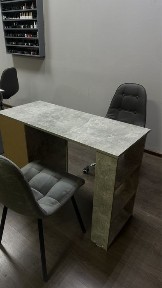 сдается в аренду маникюрный столик