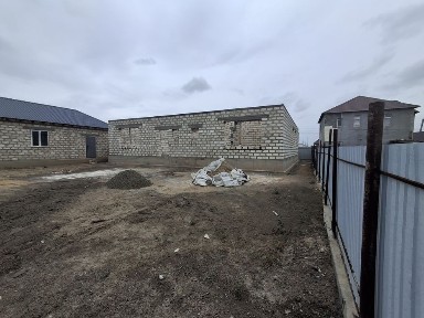 Уи сарай гаражымен