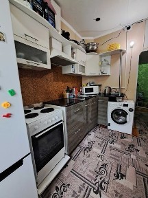Продам 2х комнатную квартиру с балконом ул. Бажова 65 А
