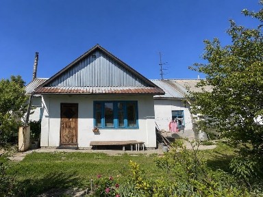 Кирпичный дом 62.7 кв м на 31.7 сотках с садом, гаражами, мастерской.